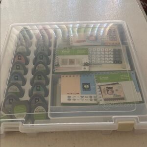 Cricut 19 Cartridges, 19 Booklets, 14 Overlay plus 1 Universal Overlay in case.